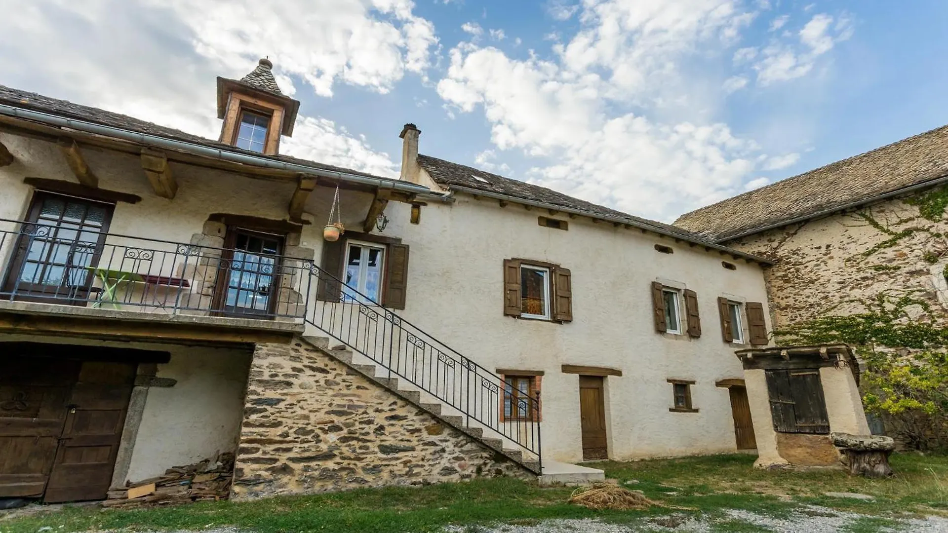 Gite Enzo Cabanes  Cabanes (Aveyron)
