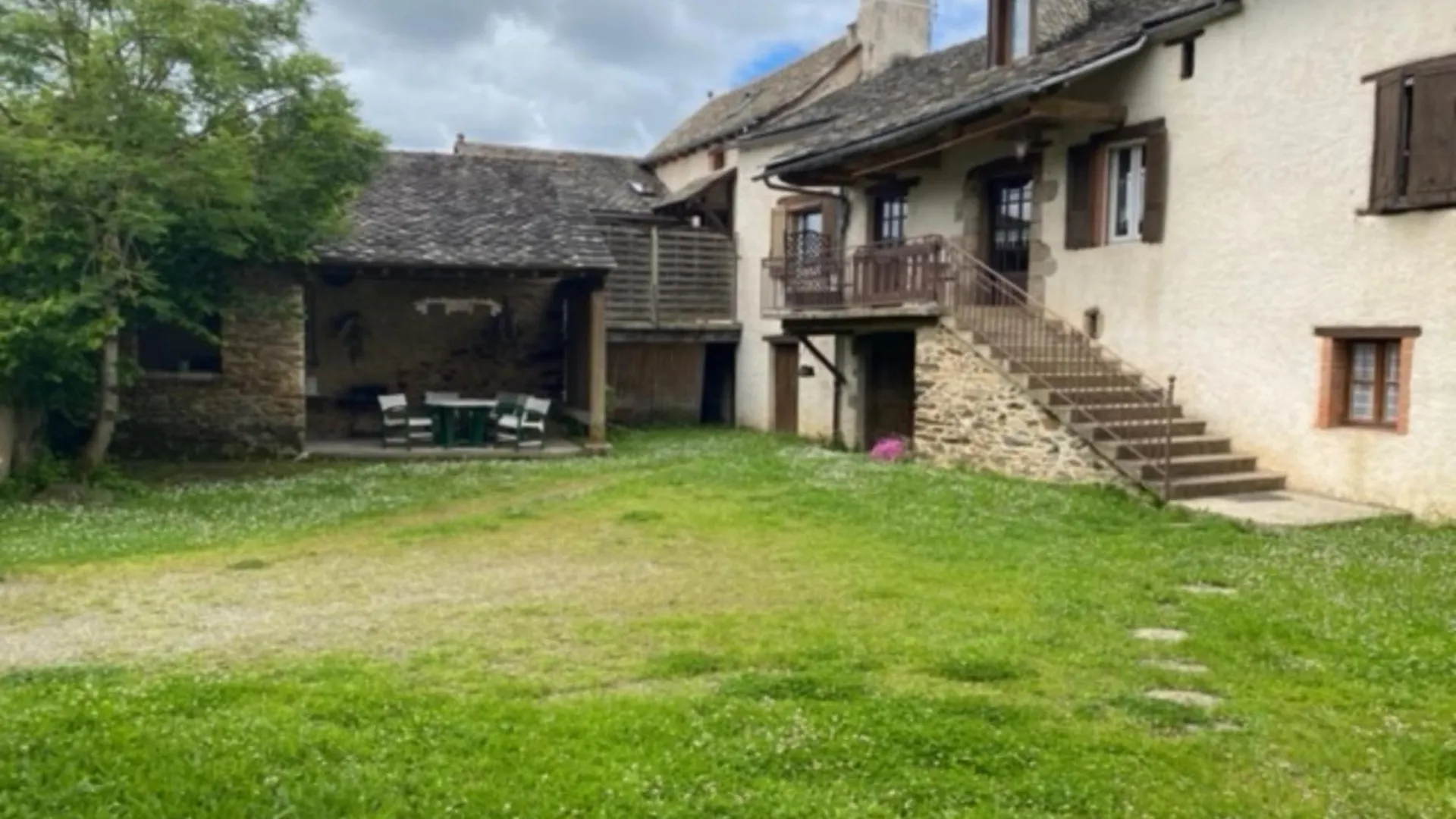Gite Enzo Cabanes  Cabanes (Aveyron)
